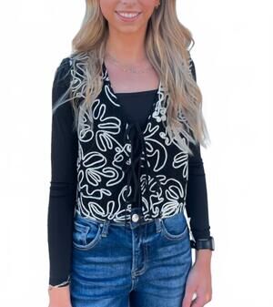 NEW IN FEBRUARY beautifully embroidered knit vest in black